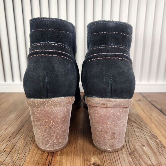 Clarks Artisan Carleta Lyon Womens Sz 10M Black Suede Heeled Ankle Booties Boots - Picture 4 of 12